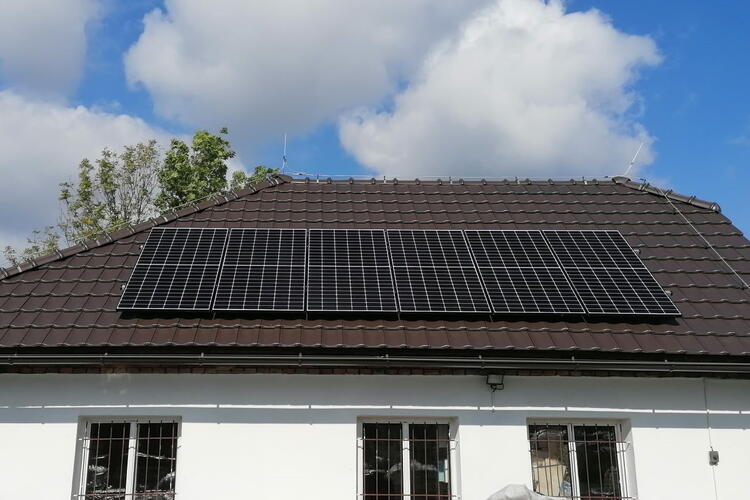 Reference: Solární elektrárna s výkonem 6,3 kWp instalovaná v Hnojníku 