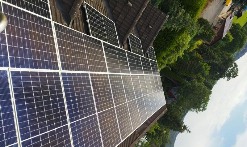Reference: Solární elektrárna instalovaná na sedlovou střechu ve Vrchlabí 