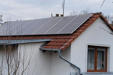 Reference: Fotovoltaická elektrárna s využitím bateriového systému - Vlašim-Domašín 