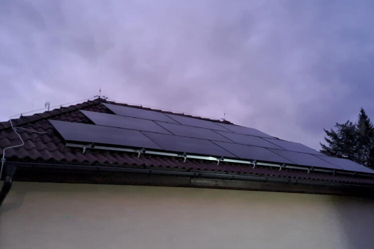 Reference: Instalace fotovoltaické elektrárny na míru s bateriovým úložištěm - Vítkov 