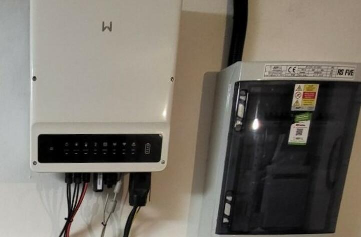 Reference: FVE s výkonem 9,9 kWp instalovaná na rovnou střechu v Chrudimi