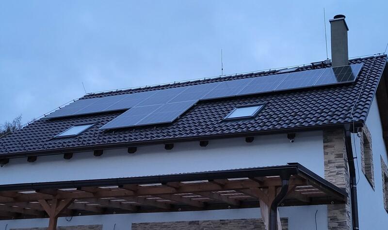 Reference: Fotovoltaická elektrárna s vyřízením dotace Nová zelená úsporám - Stochov-Čelechovice 