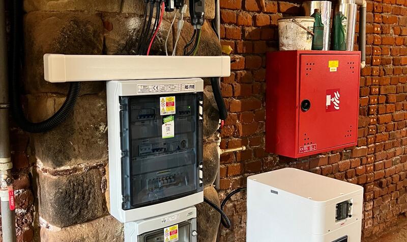Reference: Fotovoltaická elektrárna s dobíjecí stanicí pro elektromobily - Božanov