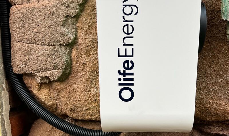 Reference: Fotovoltaická elektrárna s dobíjecí stanicí pro elektromobily - Božanov