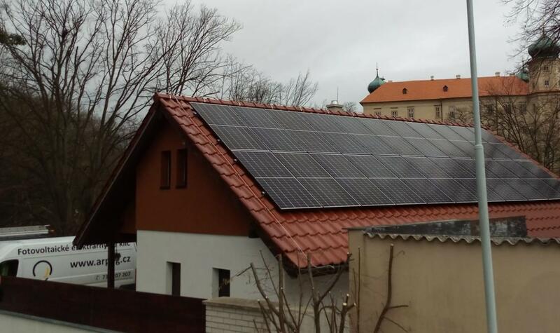 Reference: Fotovoltaika s možnosti ukládání vyrobené energie do baterií, instalovaná v Mníšku pod Brdy