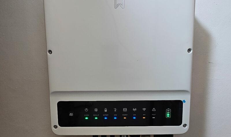 Reference: Fotovoltaika s možnosti ukládání vyrobené energie do baterií, instalovaná v Mníšku pod Brdy