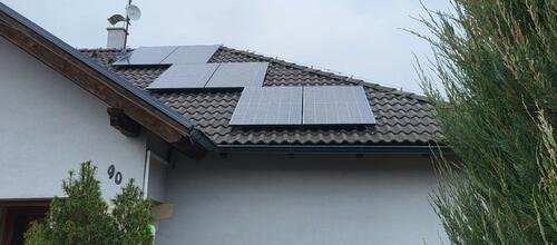 Reference Fotovoltaická elektrárna s nabíjecí stanici pro elektromobil - Niměřice-Horní Cetno