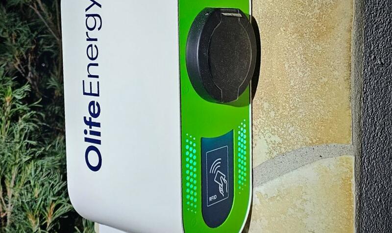 Reference: Fotovoltaická elektrárna s nabíjecí stanici pro elektromobil - Niměřice-Horní Cetno