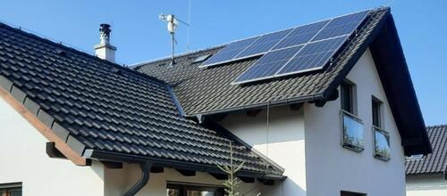 Reference Fotovoltaická elektrárna na míru instalovaná v Běleči nad Orlicí 