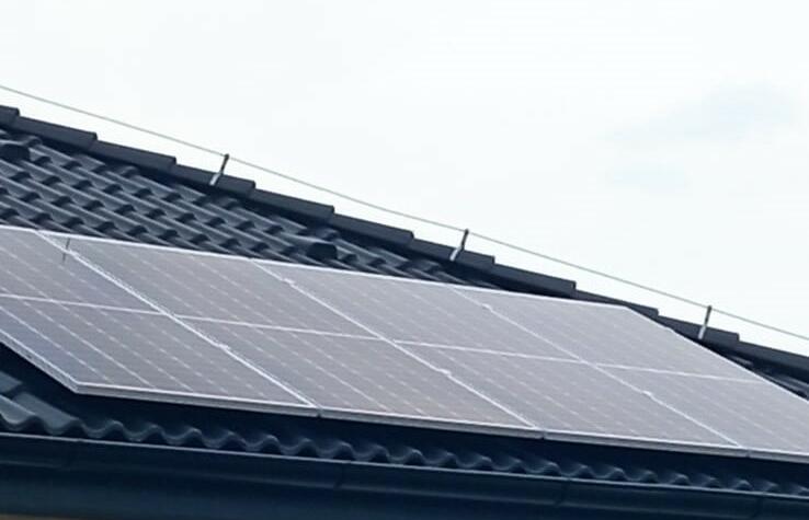 Reference: Instalace fotovoltaické elektrárny na valbovou střechu - Dobrovice 