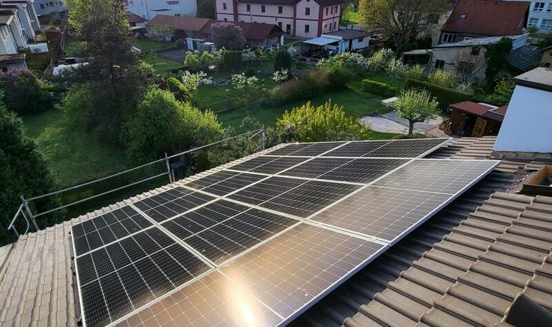 Reference: Fotovoltaická elektrárna na míru s využitím bateriového úložiště - Hradec Králové-Malšovice