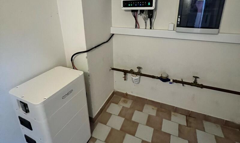Reference: Fotovoltaická elektrárna na míru s využitím bateriového úložiště - Hradec Králové-Malšovice