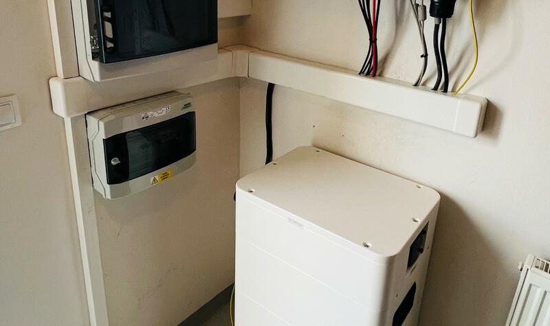 Reference: FVE s bateriovým úložištěm a nabíjecí stanici pro elektromobily- Mikulovice