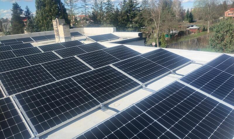 Reference: Fotovoltaická elektrárna na rovné střeše v Příboře 