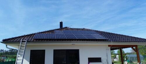 Reference FVE s bateriovým úložištěm o kapacitě 14,2 kWh - Rovná, jihočeský kraj 