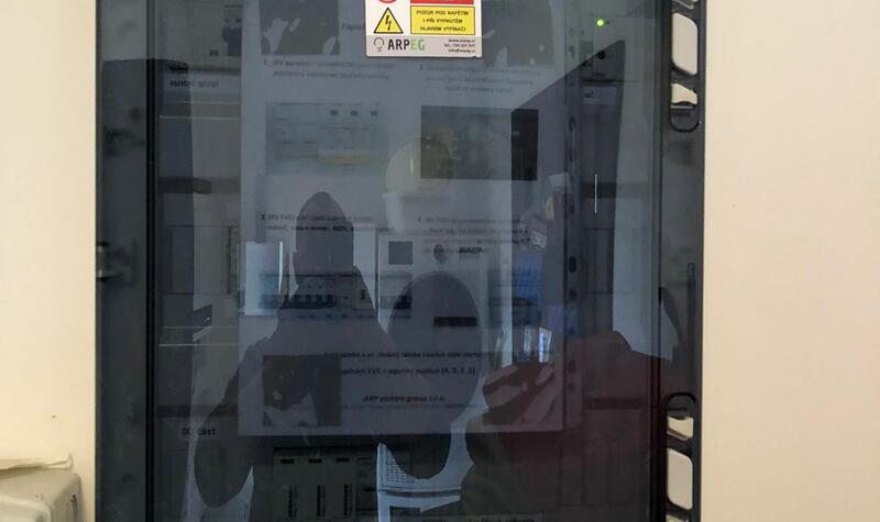 Reference: Realizace fotovoltaické elektrárny na míru s bateriovým úložištěm - Kněžmost-Malobratřice 