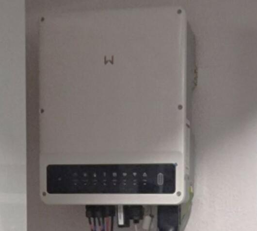 Reference: Solární elektrárna s výkonem 7,2 kWp a dobíjecí stanici pro elektromobil - Praha-Klánovice