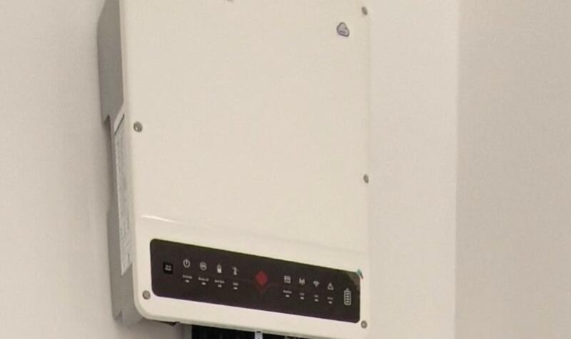 Reference: Instalace fotovoltaické elektrárny s bateriovým úložištěm - Tichá