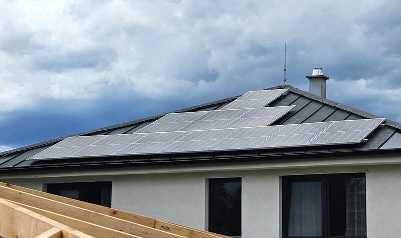 Reference: Fotovoltaická elektrárna o výkonu 9,9 kWp s akumulaci do baterie - Lahošť 