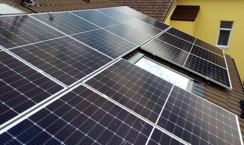 Reference: Fotovoltaická elektrárna na míru instalovaná v Komárově