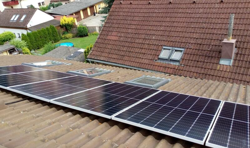 Reference: Fotovoltaická elektrárna na míru instalovaná v Komárově