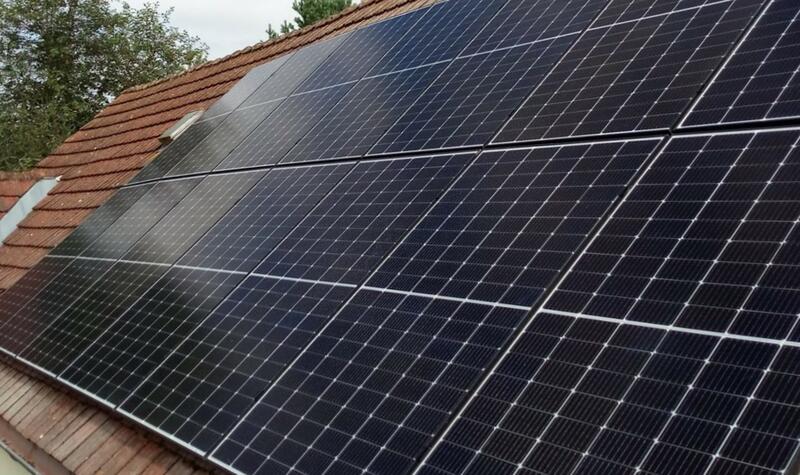 Reference: FVE s uložením vyrobené energie do baterií a nabíjecí stanici pro elektromobil - Popelín