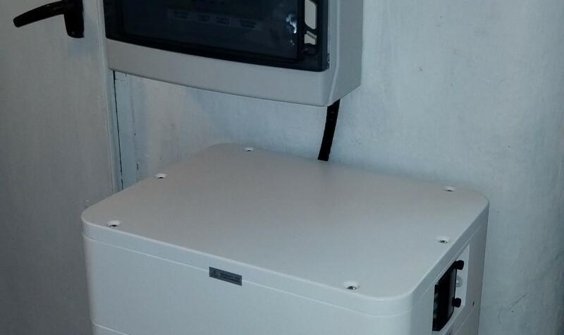 Reference: FVE s uložením vyrobené energie do baterií a nabíjecí stanici pro elektromobil - Popelín
