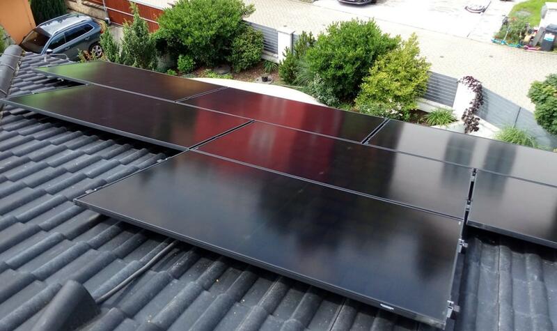 Reference: Solární elektrárna na míru s dobíjecí stanicí pro elektromobil - Přezletice