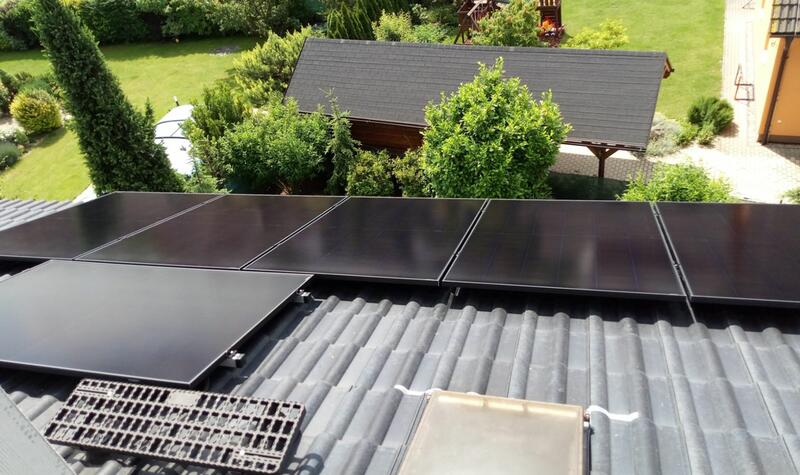 Reference: Solární elektrárna na míru s dobíjecí stanicí pro elektromobil - Přezletice