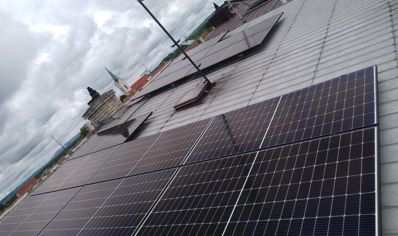 Reference: Solární elektrárna na klíč s bateriovým systémem - Huštěnovice 