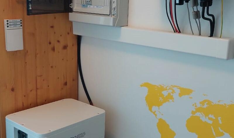 Reference: Instalace fotovoltaiky s bateriovým úložištěm - Zásmuky 