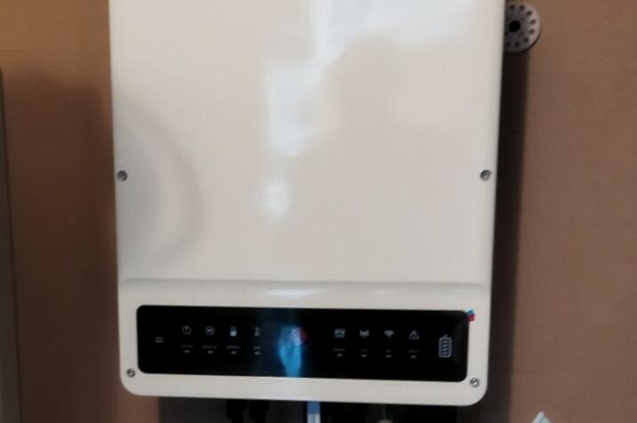 Reference: Fotovoltaická elektrárna s využitím baterií - Náklo
