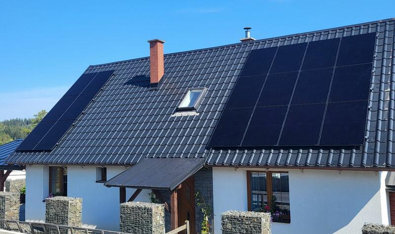 Reference: Fotovoltaika s baterií a nabíjecí stanici pro elektromobil - Smržovka 