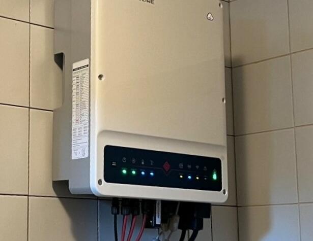Reference: Fotovoltaika s baterií a nabíjecí stanici pro elektromobil - Smržovka 