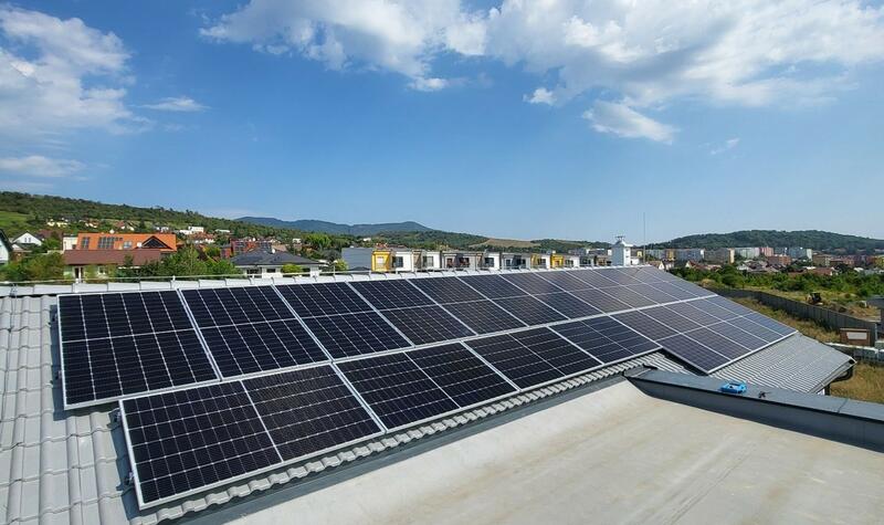 Reference: Fotovoltaická elektrárna s dobíjecí stanicí pro elektromobil - Litoměřice