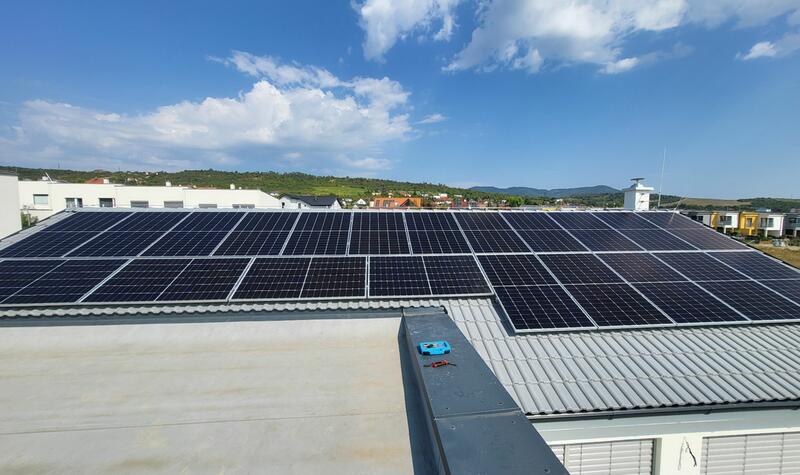 Reference: Fotovoltaická elektrárna s dobíjecí stanicí pro elektromobil - Litoměřice