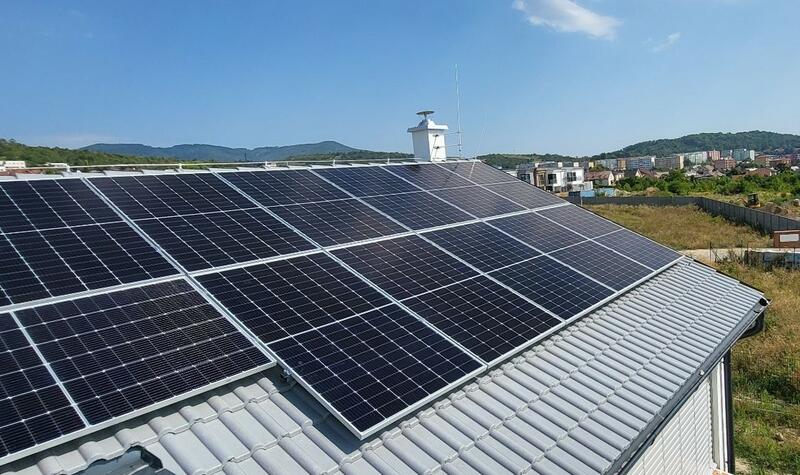 Reference: Fotovoltaická elektrárna s dobíjecí stanicí pro elektromobil - Litoměřice