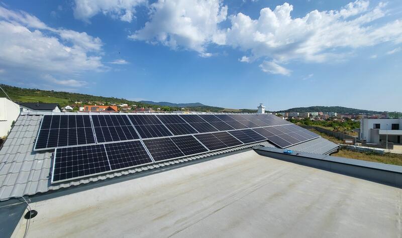 Reference: Fotovoltaická elektrárna s dobíjecí stanicí pro elektromobil - Litoměřice