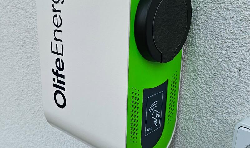 Reference: Fotovoltaická elektrárna s dobíjecí stanicí pro elektromobil - Litoměřice