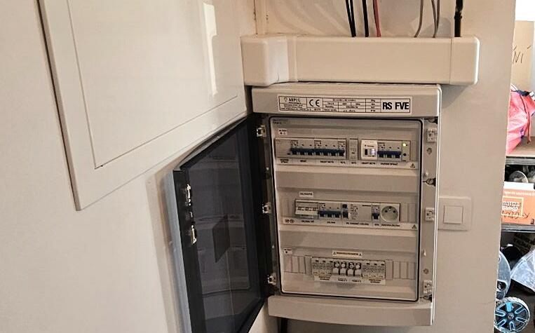 Reference: Fotovoltaická elektrárna s dobíjecí stanicí pro elektromobil - Litoměřice