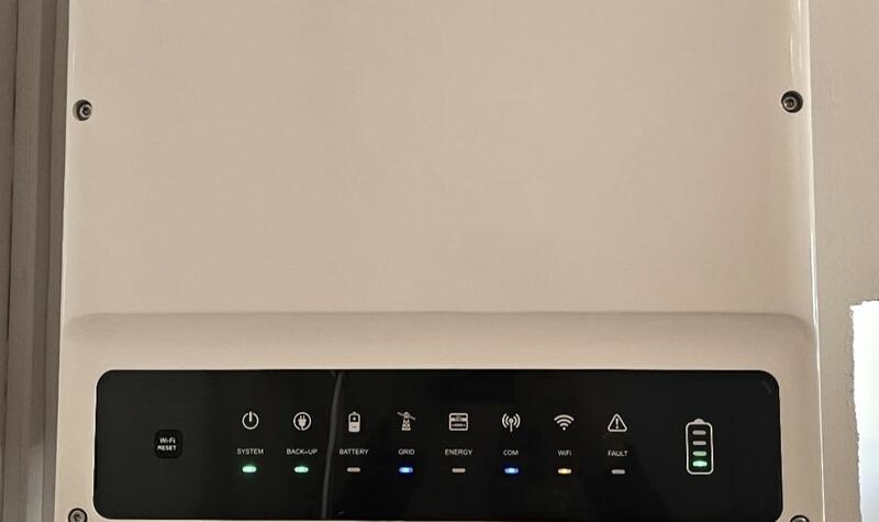 Reference: Fotovoltaická elektrárna s dobíjecí stanicí pro elektromobil - Litoměřice