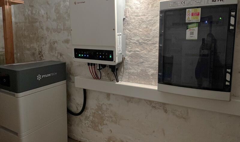 Reference: Solární elektrárna s bateriovým úložištěm a vyřízením dotace NZÚ - Dobrovice