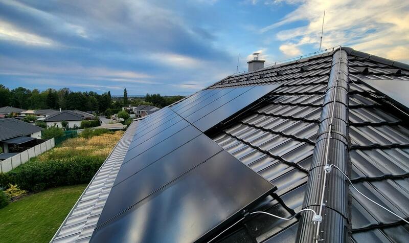 Reference: Instalace solární elektrárny s výkonem 9,9 kWp a baterií 10,65 kWh - Herink