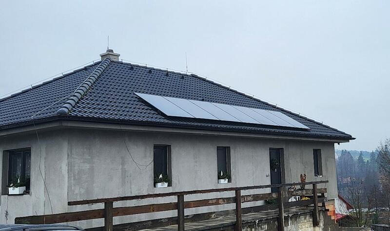 Reference: Fotovoltaika na míru s dobíjecí stanici pro elektromobil - Rozsochatec
