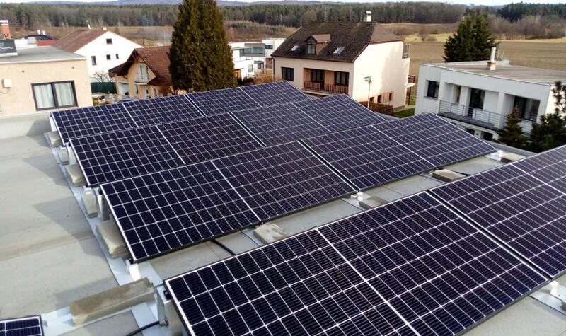 Reference: Fotovoltaika s dobíjecí stanici pro elektromobil - Zliv