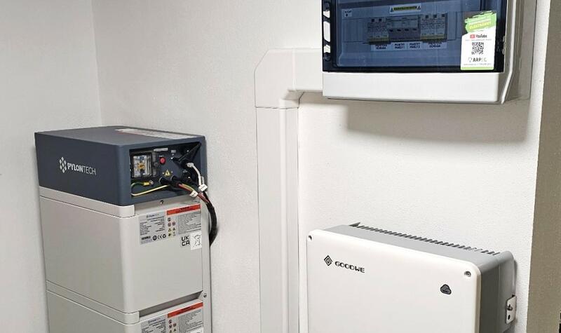 Reference: Fotovoltaika s dobíjecí stanici pro elektromobil - Zliv