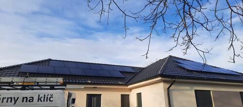 Reference Solární elektrárna s chytrým řízením pomocí GreenBoxu - Rokytnice 