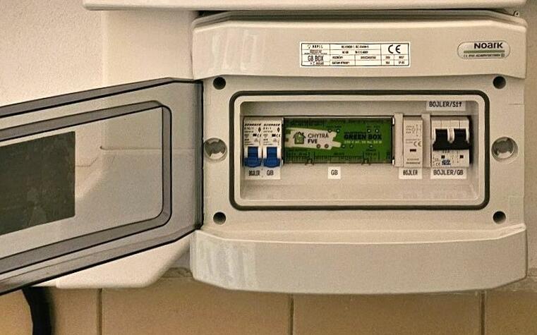 Reference: Fotovoltaika s baterii a chytrým řízením GreenBox - Komárov