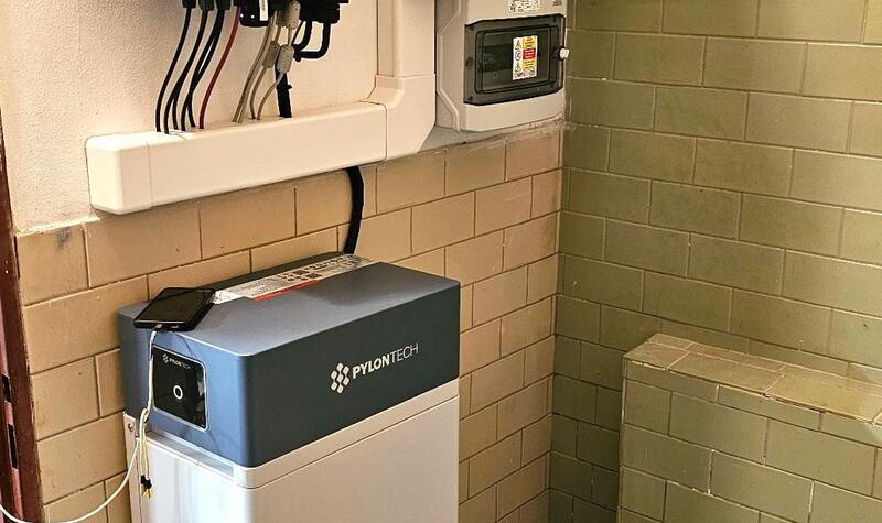 Reference: Fotovoltaika s baterii a chytrým řízením GreenBox - Komárov