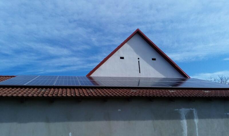 Reference: Fotovoltaická elektrárna s baterií a chytrým řízením GreenBox - Kostelec nad Vltavou